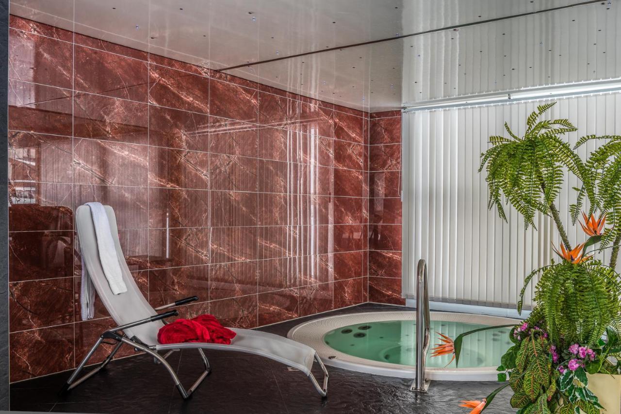 Wellness- Und Schneesporthotel Christiania Saas-Almagell Zewnętrze zdjęcie